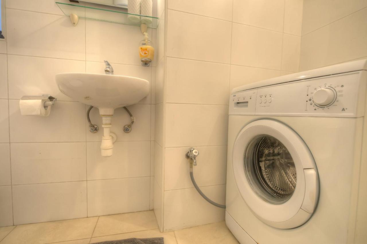 First Floor Studio Apartment Seconds From Balluta Bay Ipap1-1 슬리에마 외부 사진