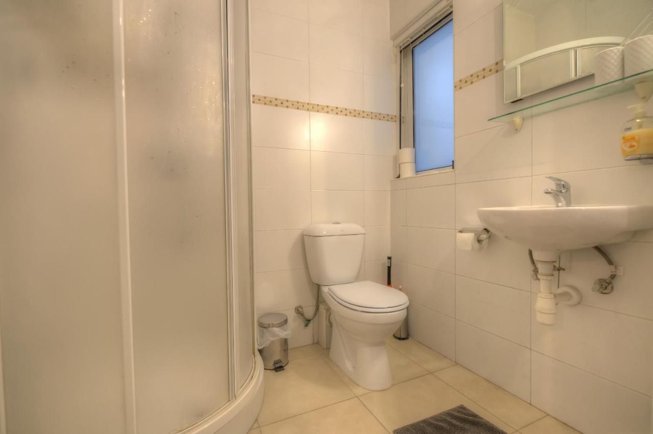 First Floor Studio Apartment Seconds From Balluta Bay Ipap1-1 슬리에마 외부 사진
